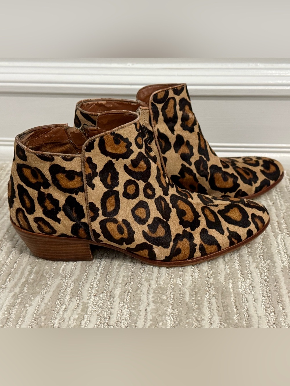 Sam Edelman "Petty" Leopard Calf Hair Ankle Booties Sz 7.5